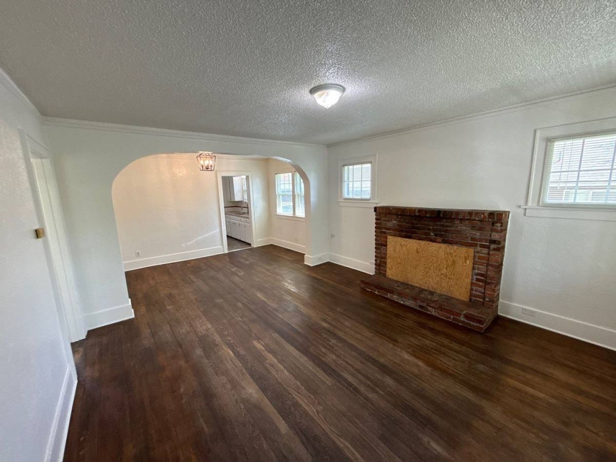 House for rent at 1165 Hood St NE, Salem, OR 97301