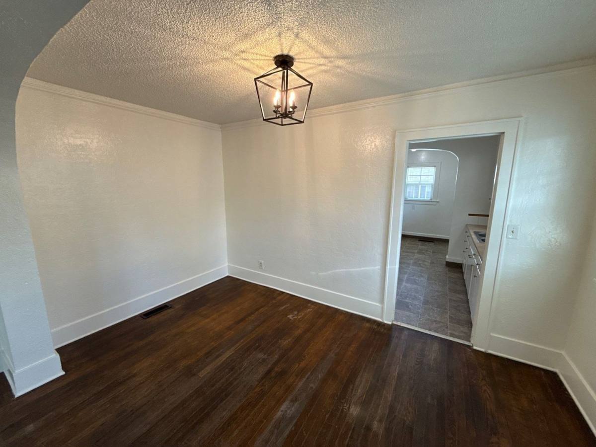 House for rent at 1165 Hood St NE, Salem, OR 97301