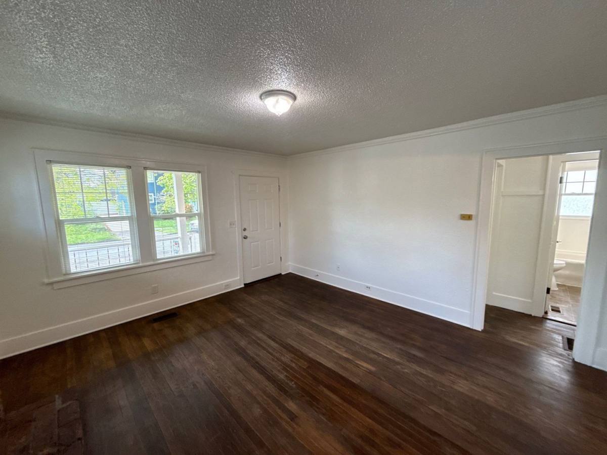 House for rent at 1165 Hood St NE, Salem, OR 97301