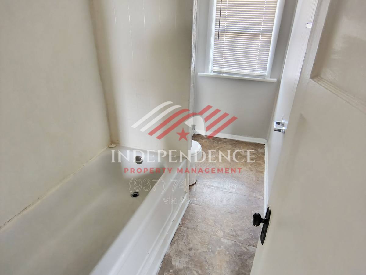 Apartment for rent at 515 Mertland Ave, Dayton, OH 45403