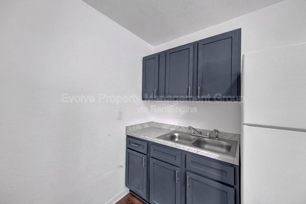 Apartment for rent at 2966 Yale Ave #7, Memphis, TN 38112