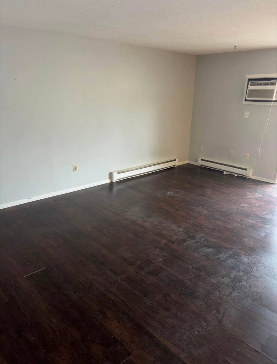 Apartment for rent at 135 Burgundy Hill Lane, Middletown, CT 06457