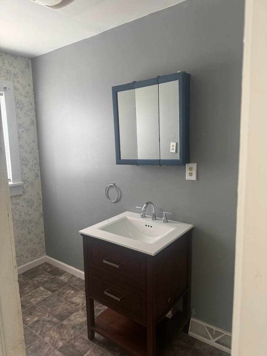House for rent at 123 N E St, Hillsboro, IL 62049