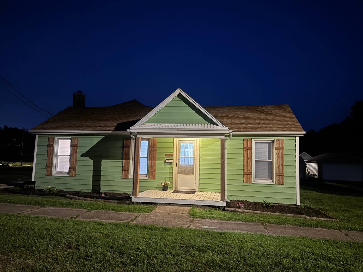 House for rent at 123 N E St, Hillsboro, IL 62049