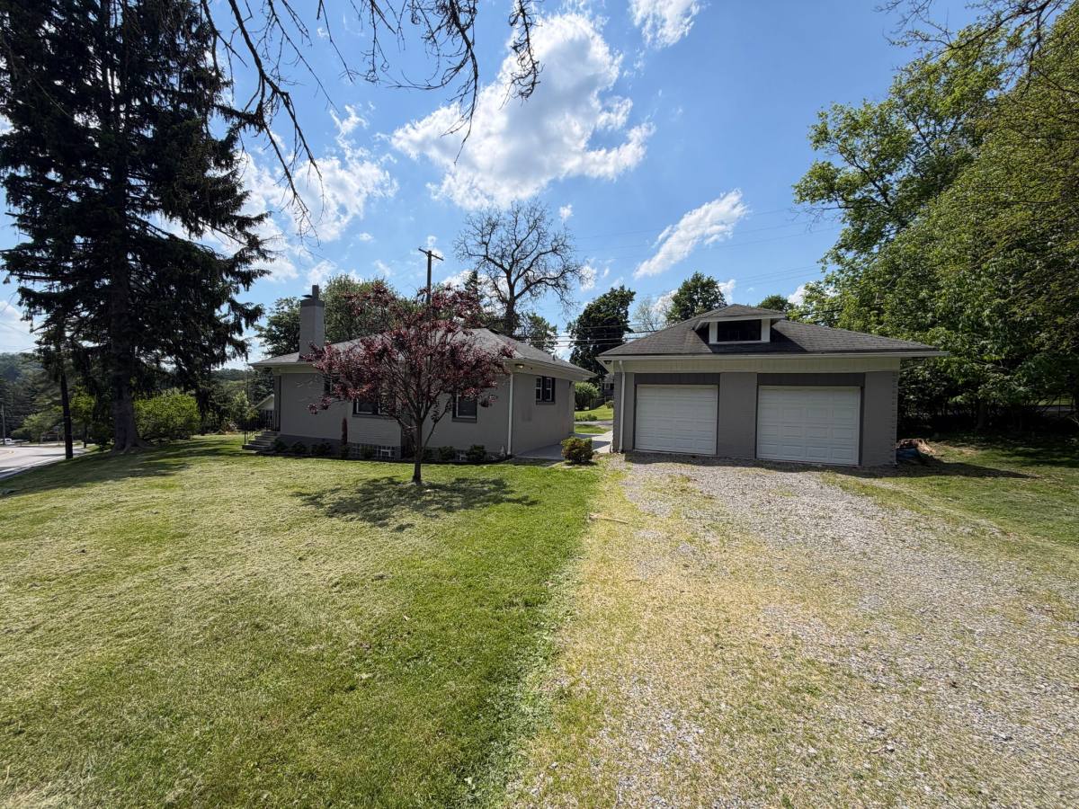 House for rent at 3855 Mount Royal Blvd, Allison Park, PA 15101