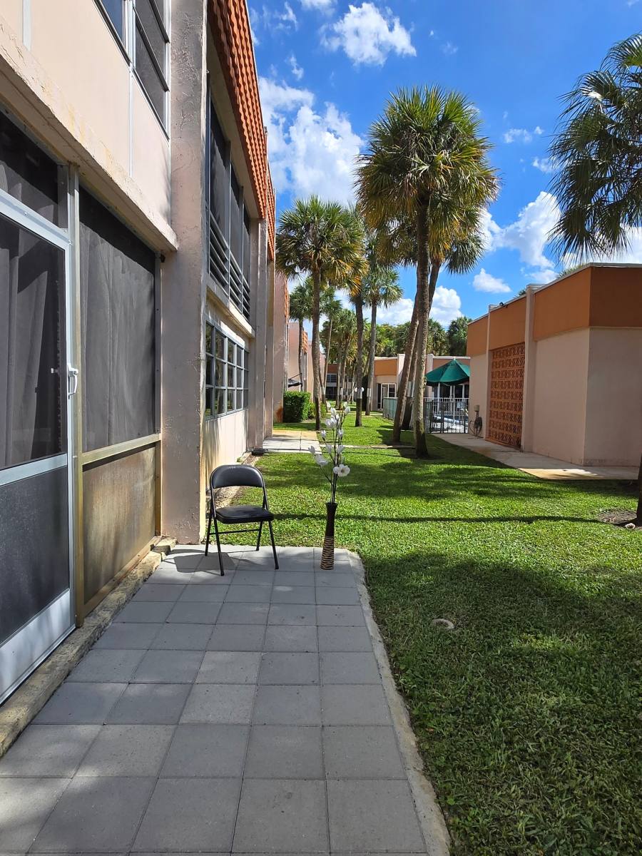 Apartment for rent at 7420 Stirling Rd, Hollywood, FL 33024