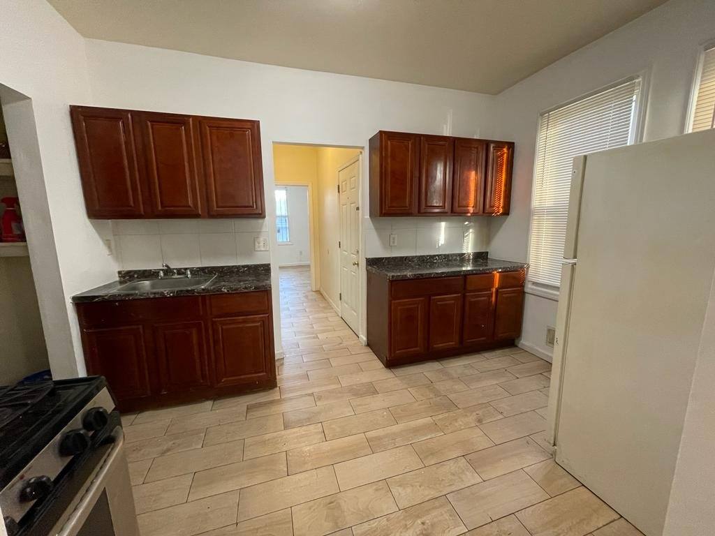Apartment for rent at 218 Columbia Ave #1R, Irvington, NJ 07111