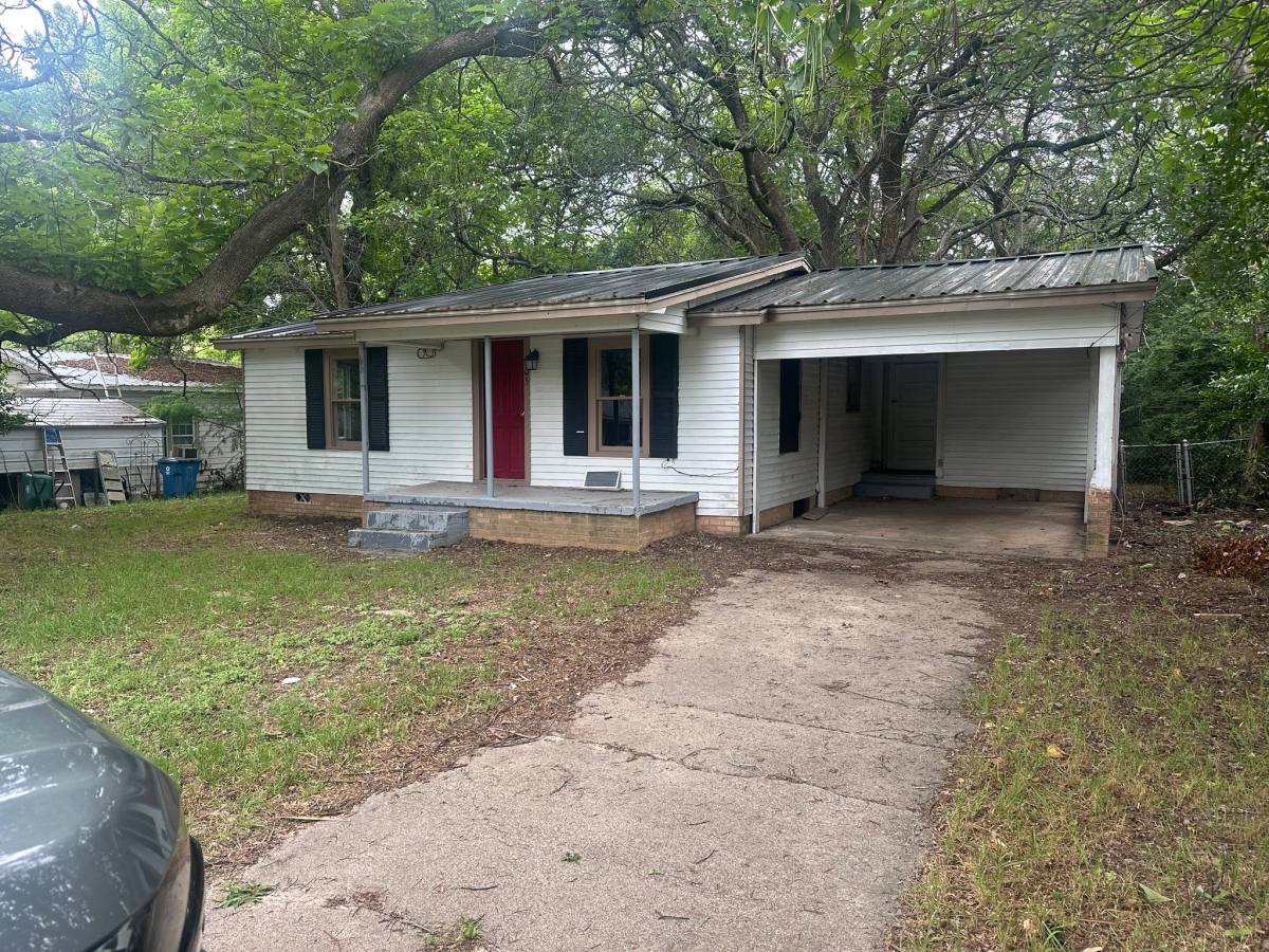 House for rent at 305 Bowers St, Lindale, TX 75771