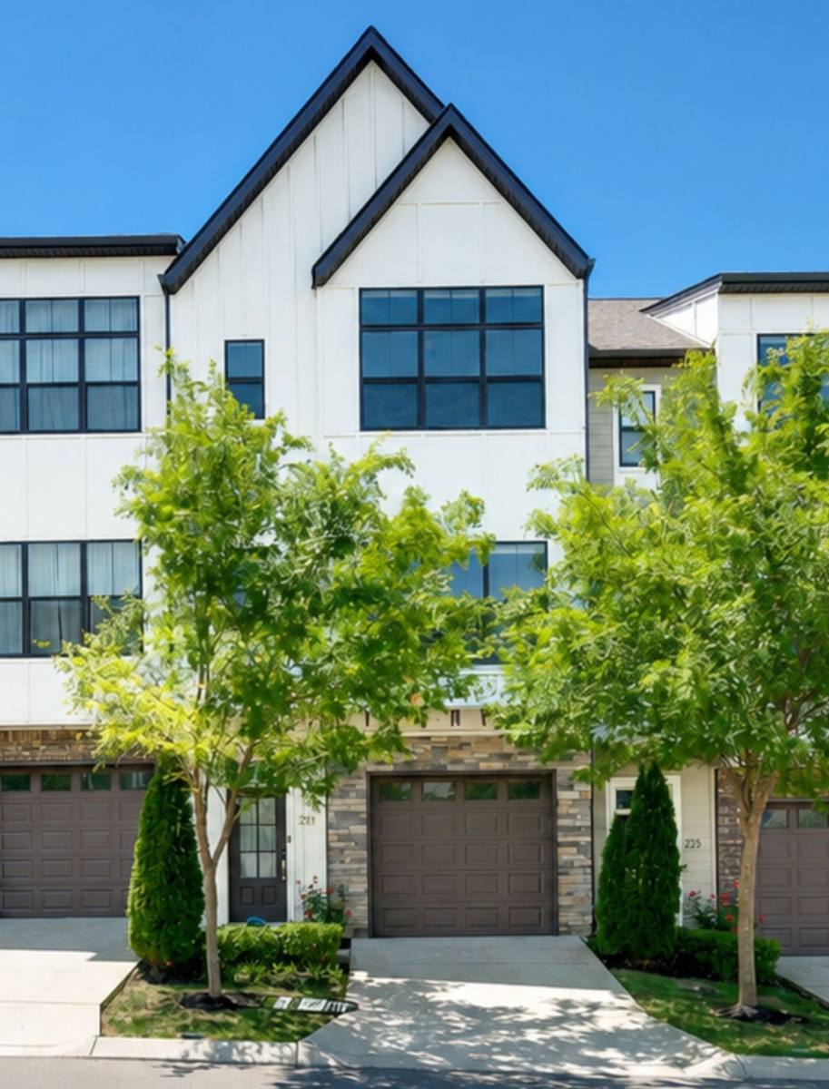 Townhouse for rent at 221 Stonecrest Circle, Nashville, TN 37209