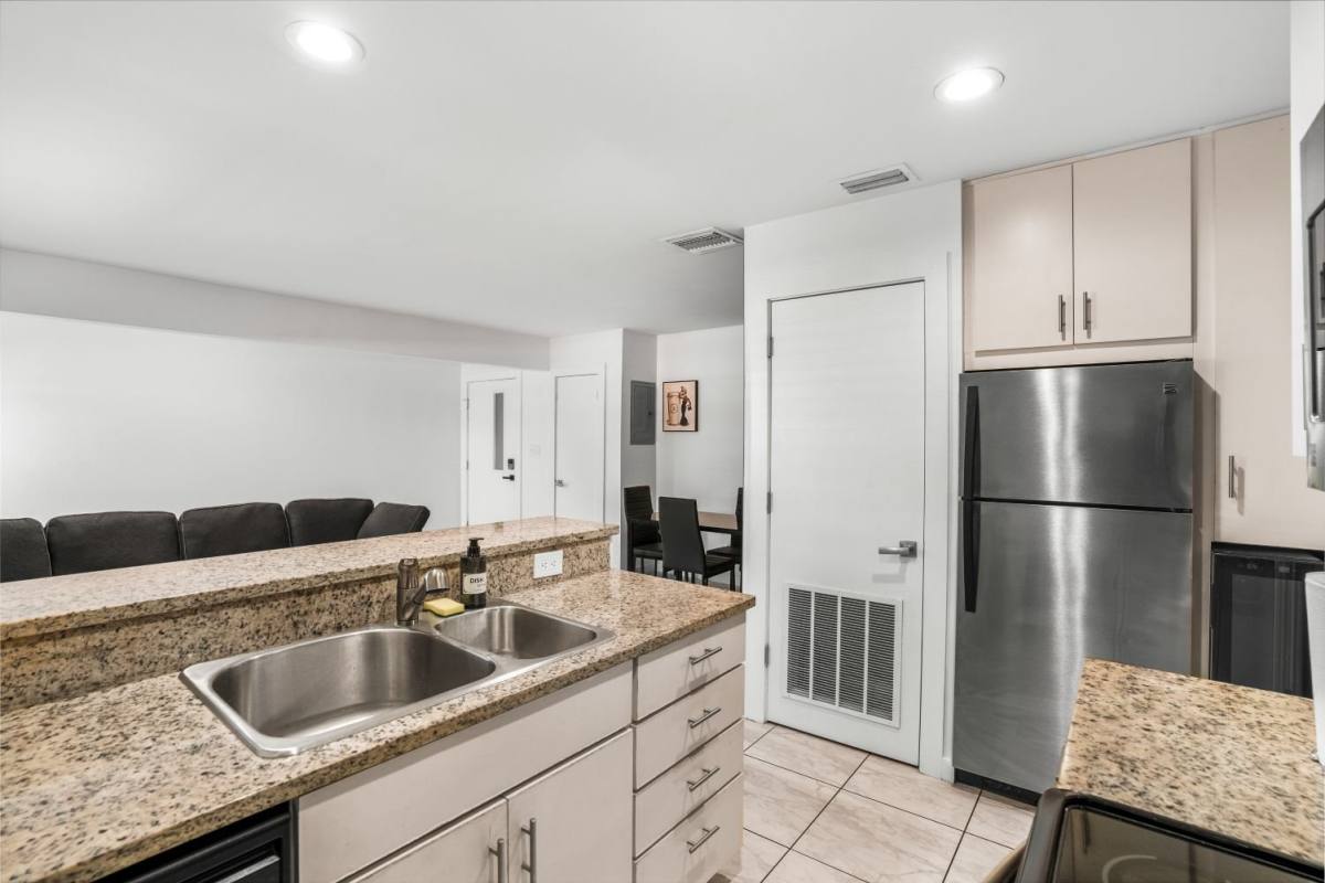 Apartment for rent at 202 N Fremont Ave #10, Tampa, FL 33606