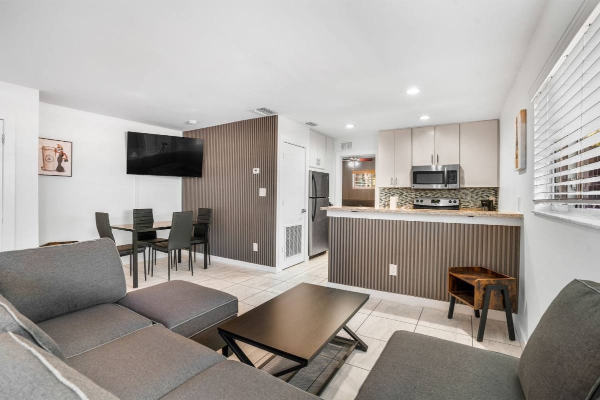 Apartment for rent at 202 N Fremont Ave #10, Tampa, FL 33606
