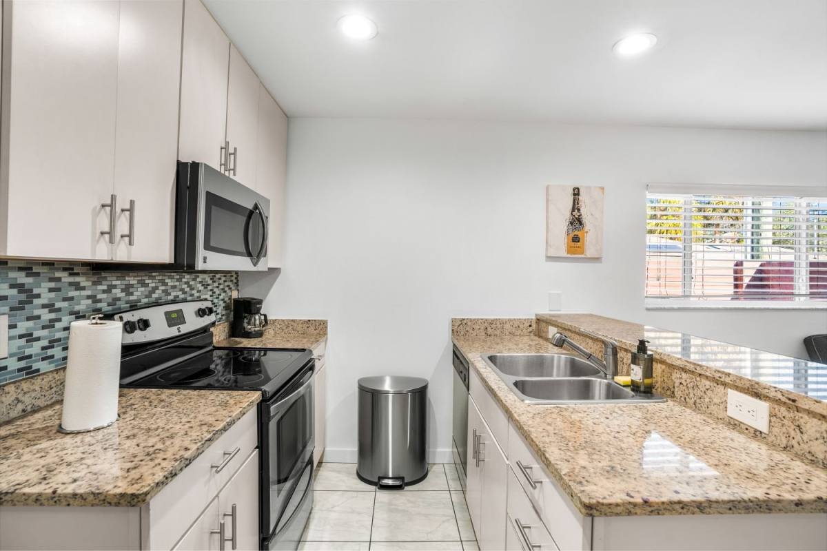 Apartment for rent at 202 N Fremont Ave #10, Tampa, FL 33606
