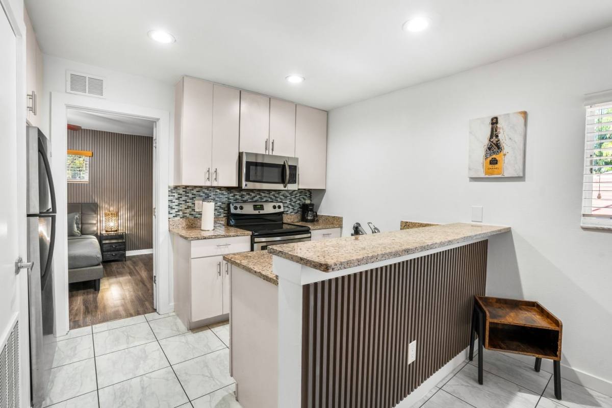 Apartment for rent at 202 N Fremont Ave #10, Tampa, FL 33606