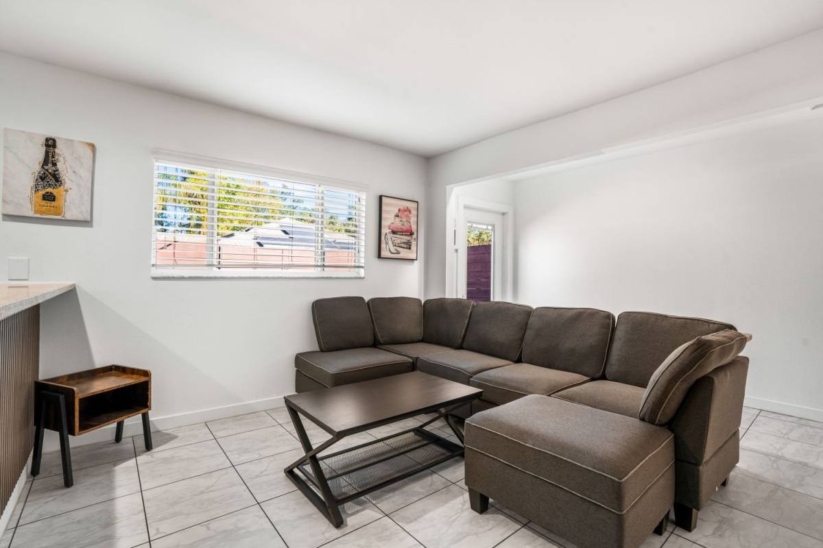 Apartment for rent at 202 N Fremont Ave #10, Tampa, FL 33606