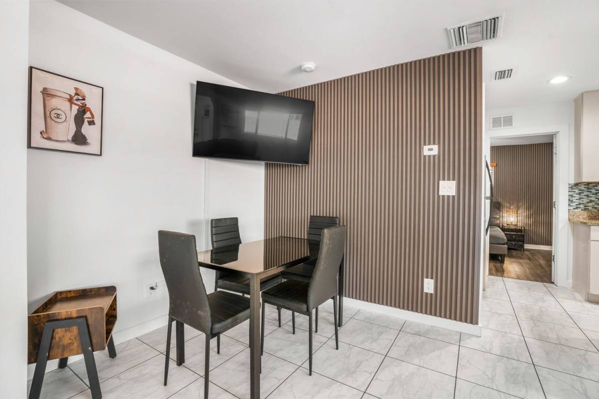 Apartment for rent at 202 N Fremont Ave #10, Tampa, FL 33606