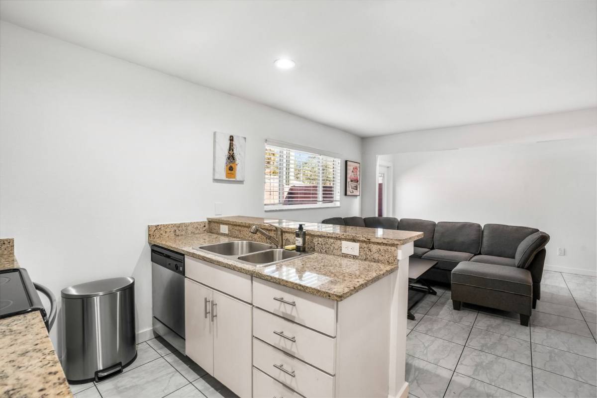 Apartment for rent at 202 N Fremont Ave #10, Tampa, FL 33606