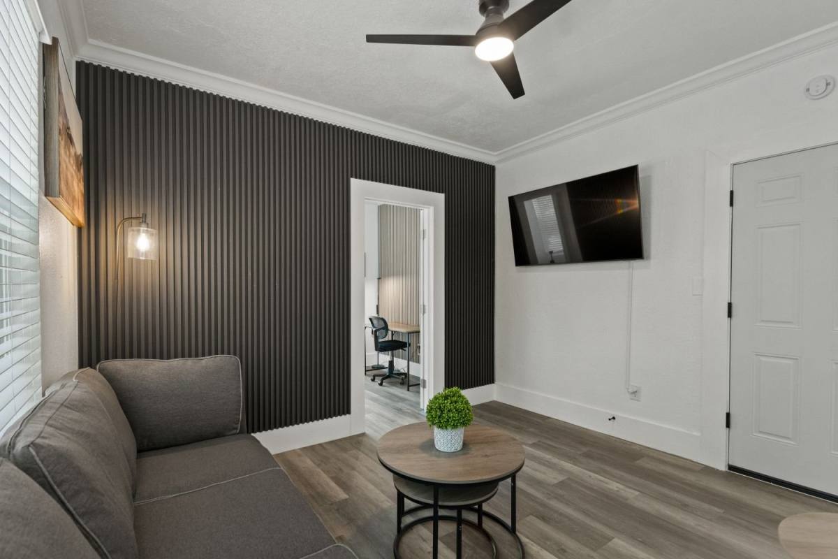 Apartment for rent at 806 E Chelsea St #4, Tampa, FL 33603
