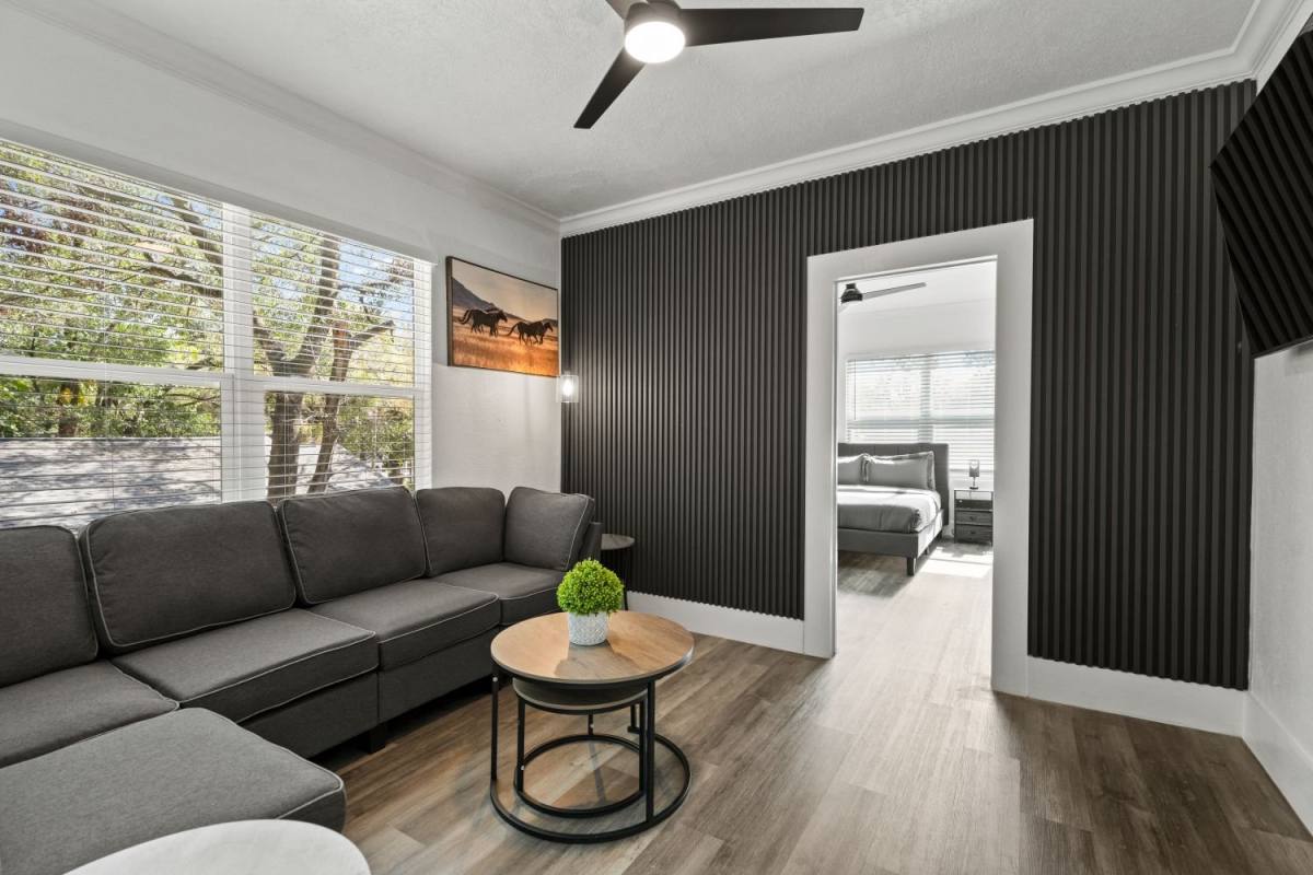 Apartment for rent at 806 E Chelsea St #4, Tampa, FL 33603