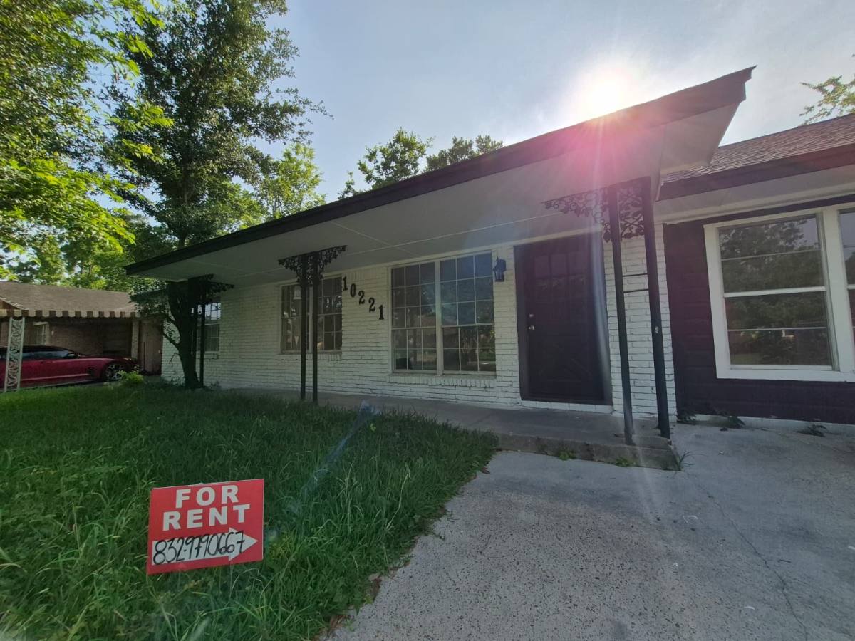 House for rent at 10221 Bretton Dr, Houston, TX 77016