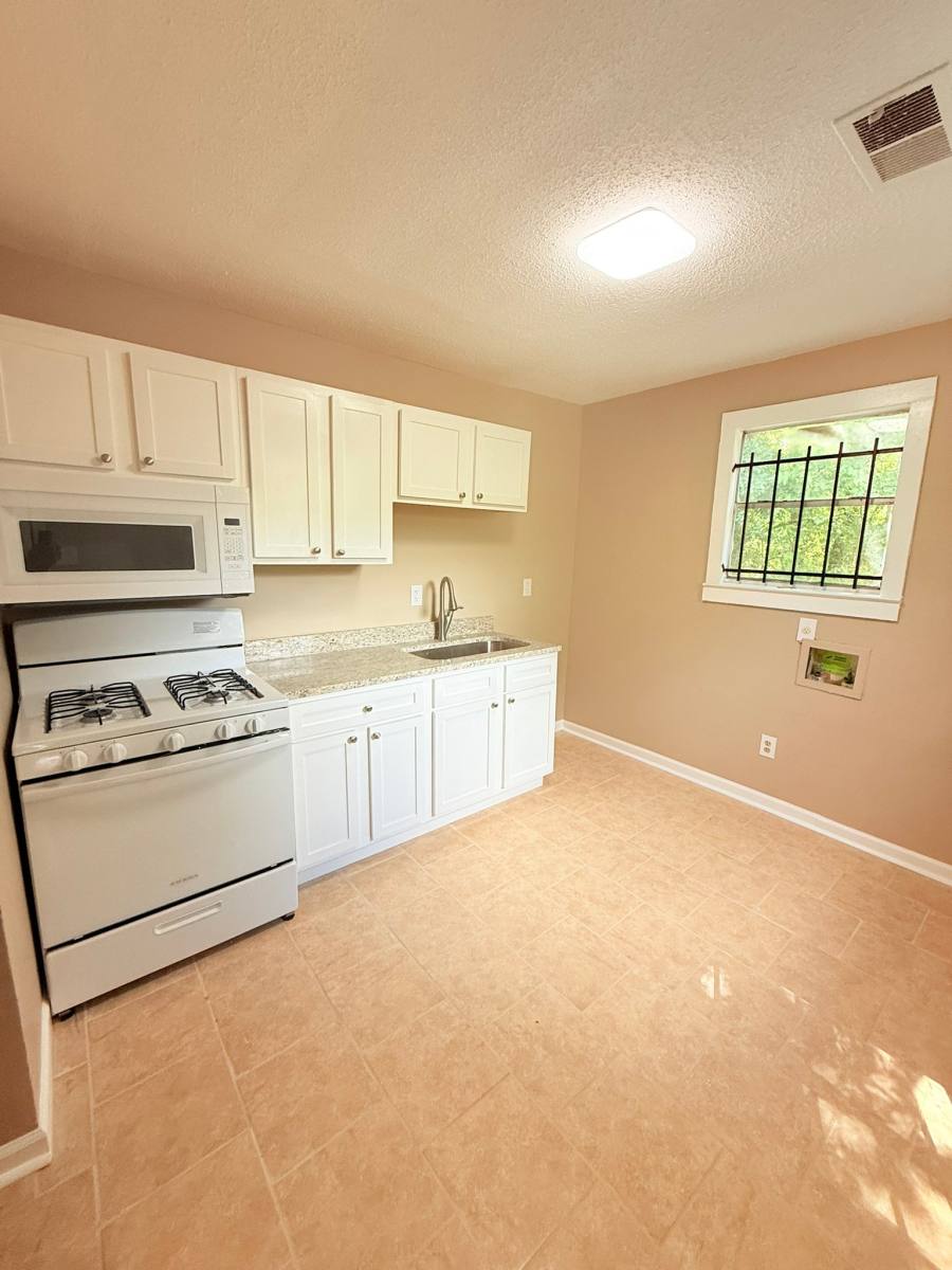 House for rent at 931 Calvin Rd, Memphis, TN 38109