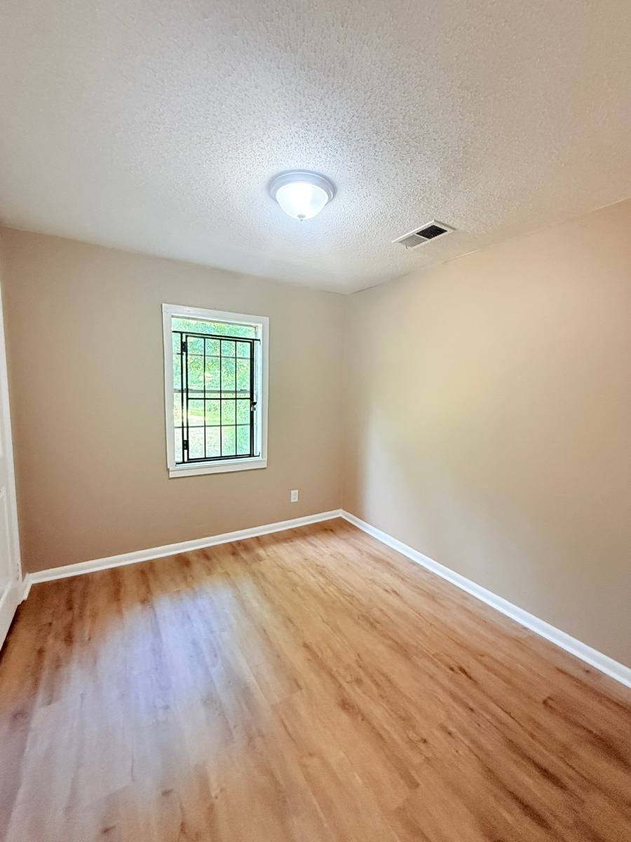 House for rent at 931 Calvin Rd, Memphis, TN 38109