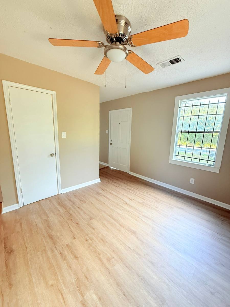 House for rent at 931 Calvin Rd, Memphis, TN 38109