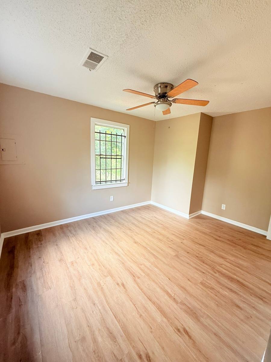 House for rent at 931 Calvin Rd, Memphis, TN 38109