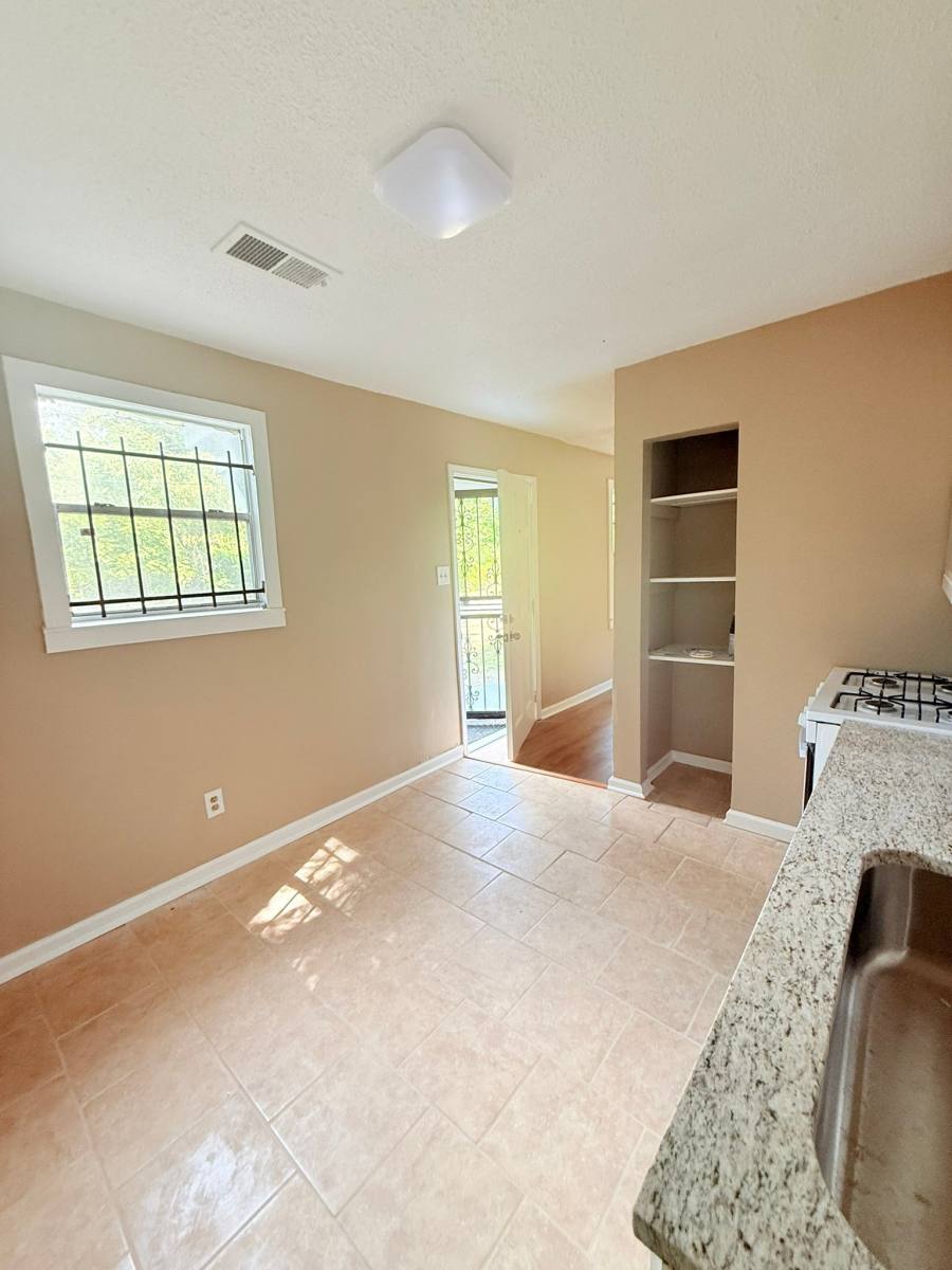 House for rent at 931 Calvin Rd, Memphis, TN 38109