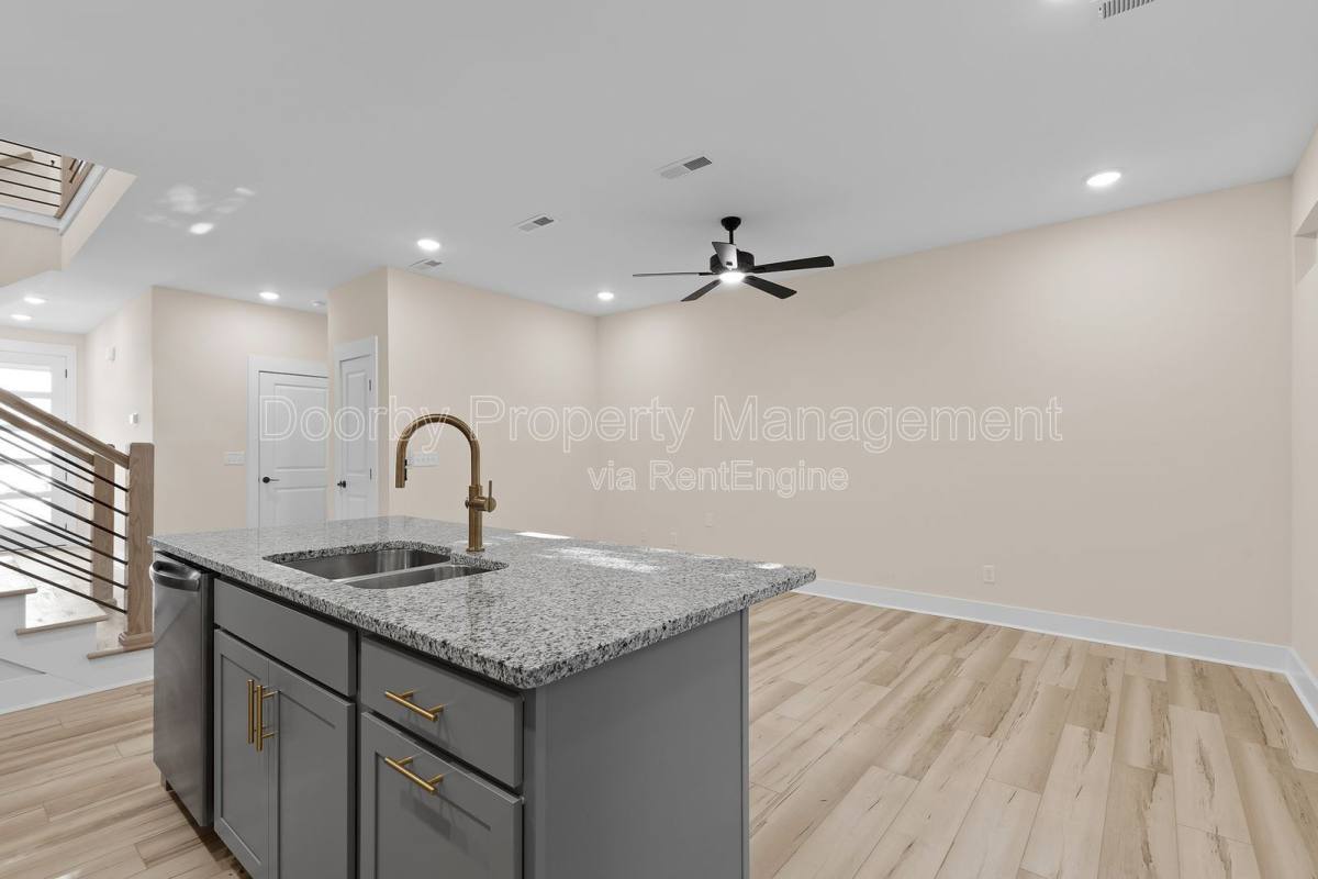 Townhouse for rent at 436 Wayne Ave, Chattanooga, TN 37405