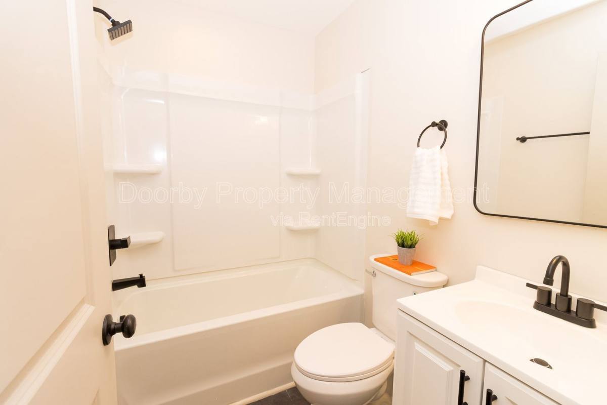 Apartment for rent at 804 Grandview Ave #B, Chattanooga, TN 37405