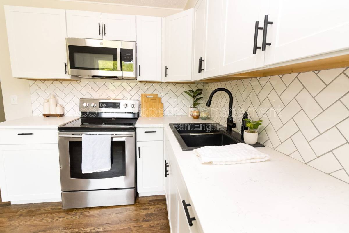 Apartment for rent at 804 Grandview Ave #B, Chattanooga, TN 37405
