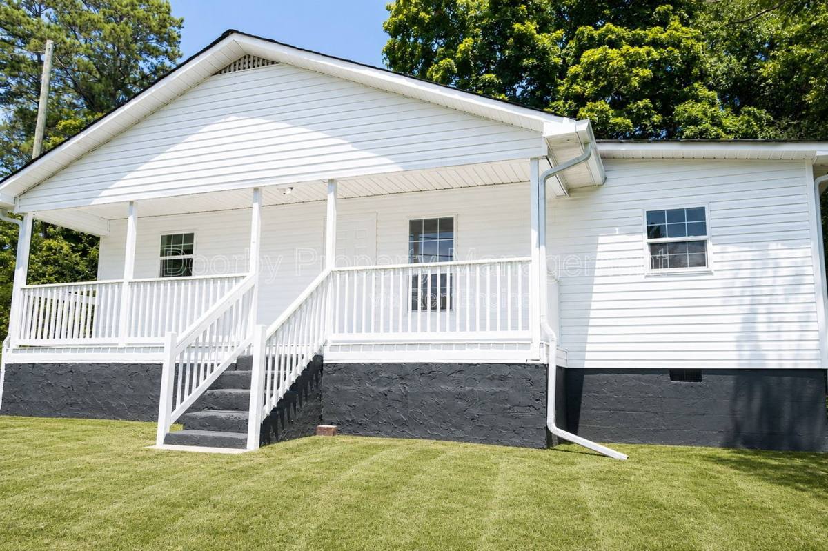 House for rent at 196 Rogers Rd, Chickamauga, GA 30707