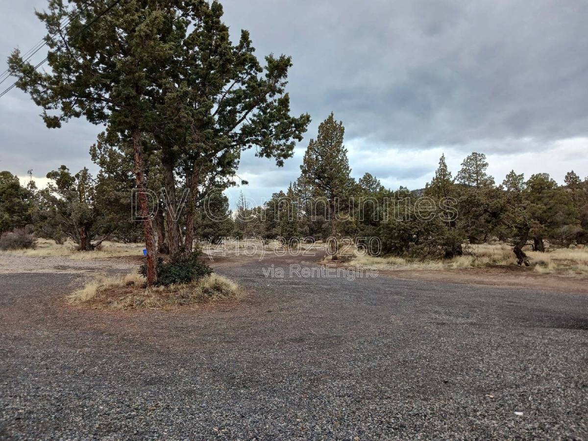 House for rent at 2500 SW 83rd St, Redmond, OR 97756