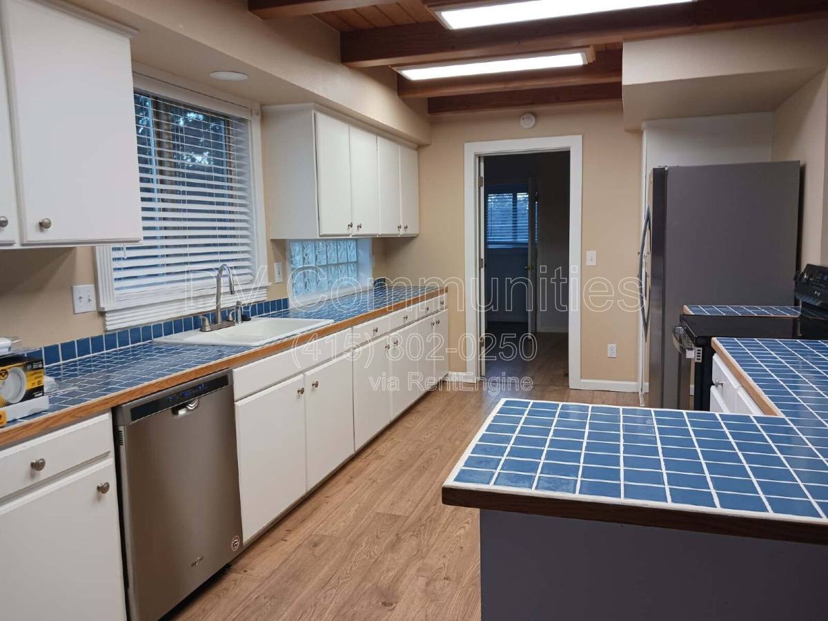 House for rent at 2500 SW 83rd St, Redmond, OR 97756