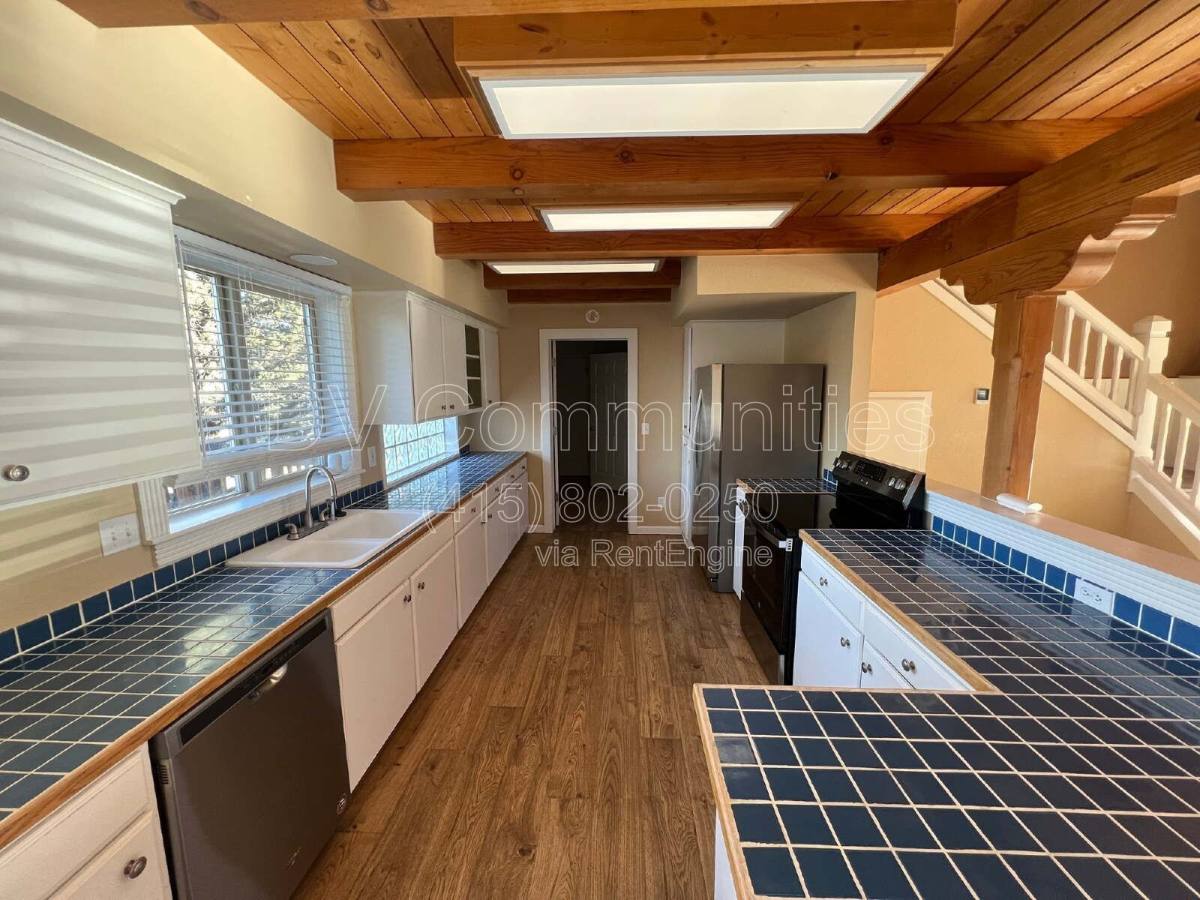 House for rent at 2500 SW 83rd St, Redmond, OR 97756