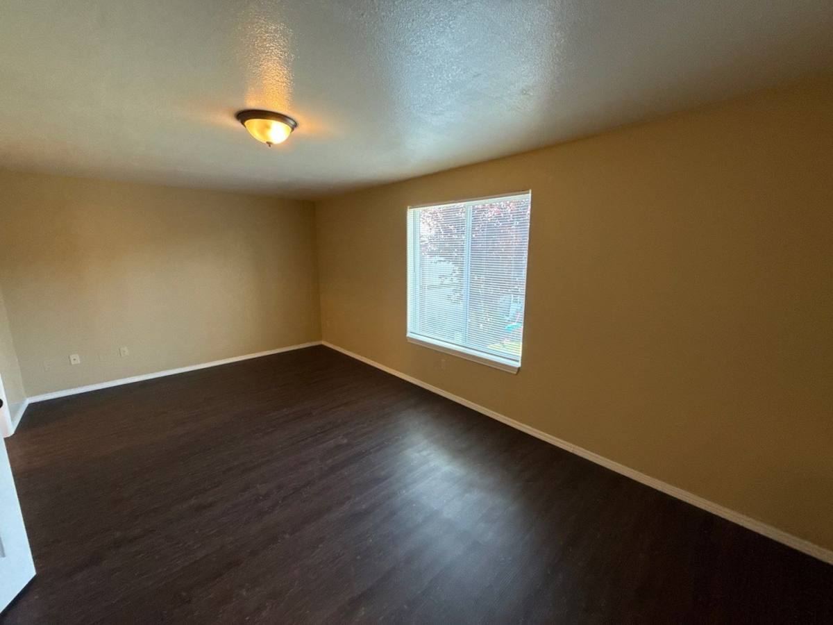 Townhouse for rent at 2574 16th Ave SE, Albany, OR 97322