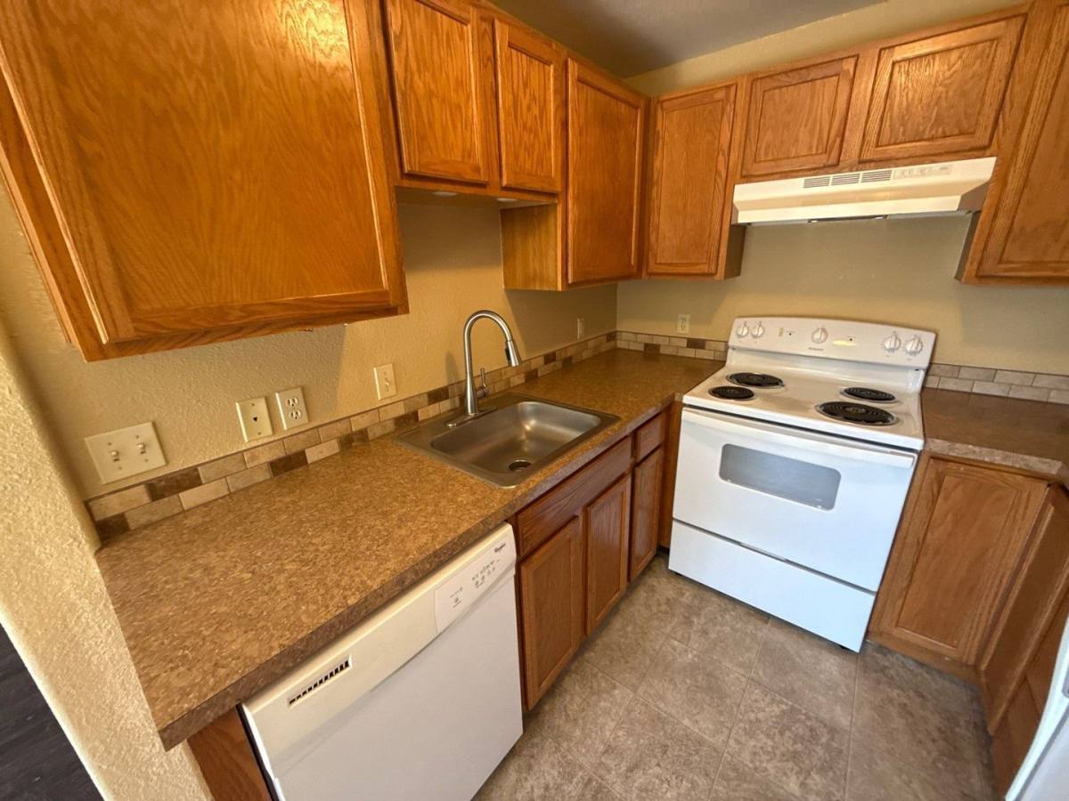 Townhouse for rent at 2574 16th Ave SE, Albany, OR 97322