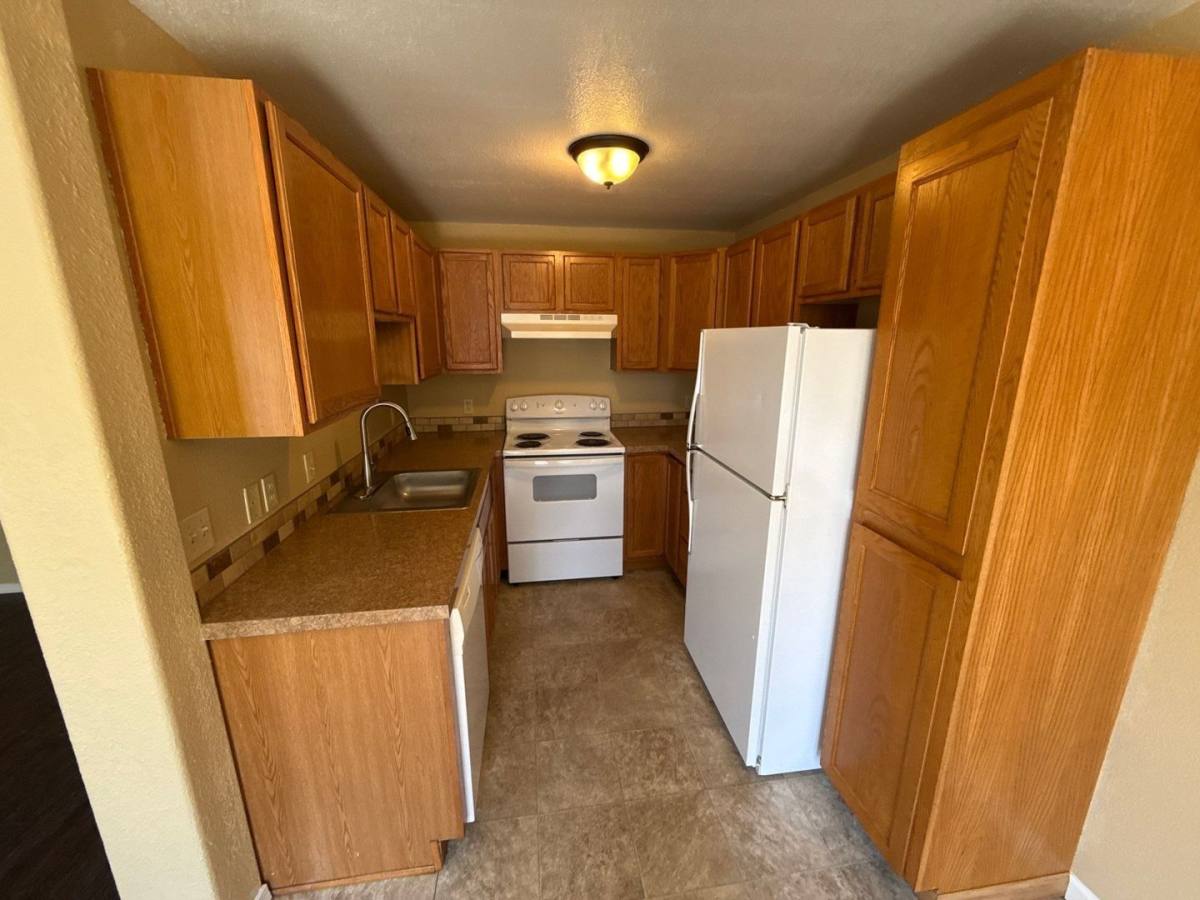 Townhouse for rent at 2574 16th Ave SE, Albany, OR 97322