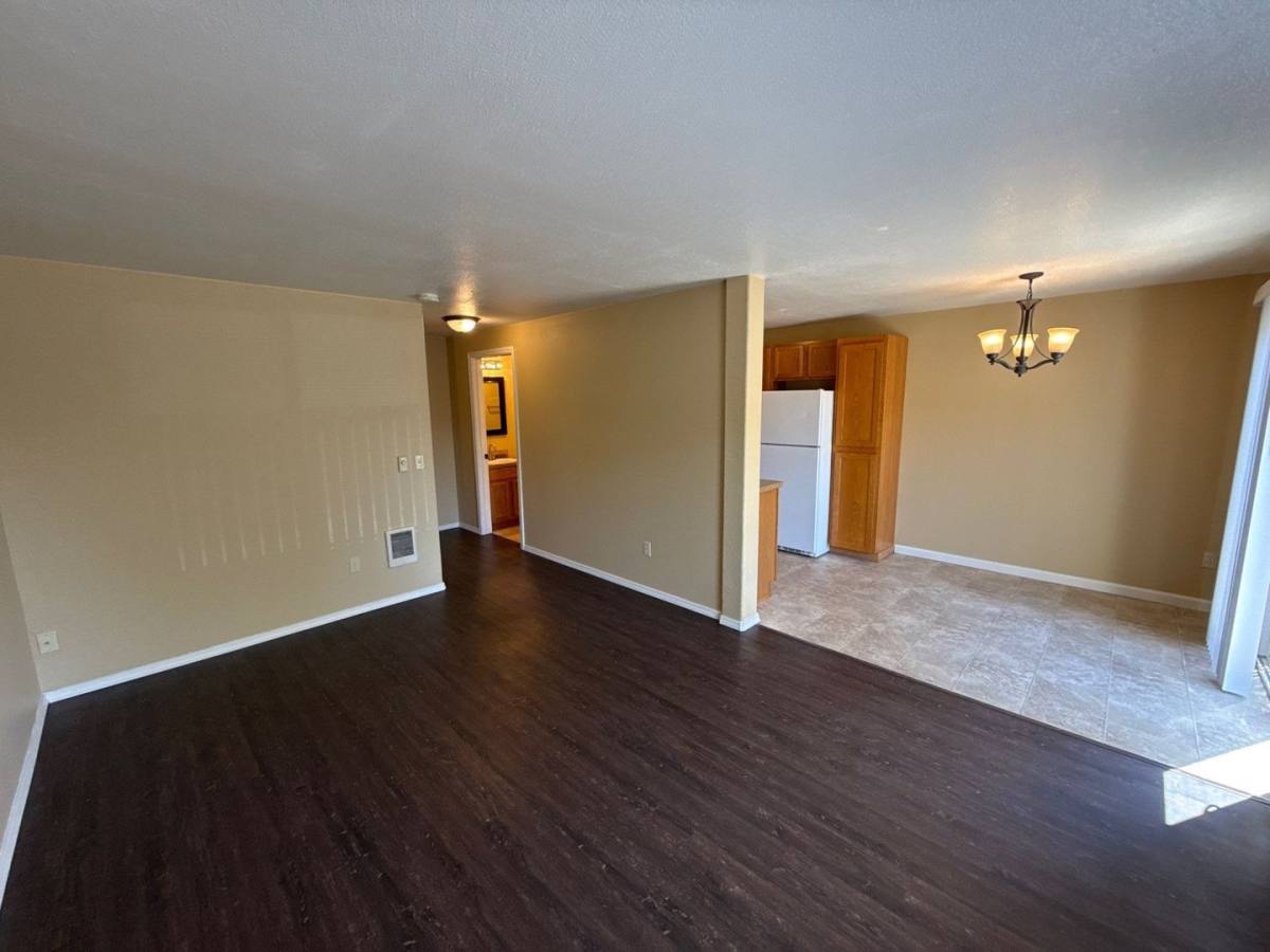 Townhouse for rent at 2574 16th Ave SE, Albany, OR 97322