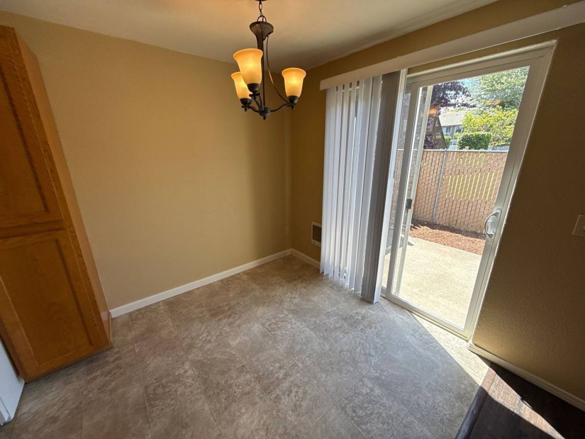 Townhouse for rent at 2574 16th Ave SE, Albany, OR 97322