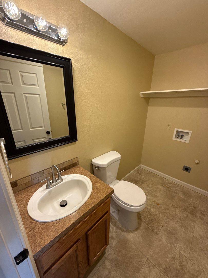 Townhouse for rent at 2574 16th Ave SE, Albany, OR 97322