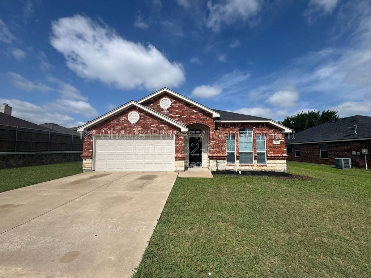 House for rent at 924 Marist Dr, Fort Worth, TX 76120