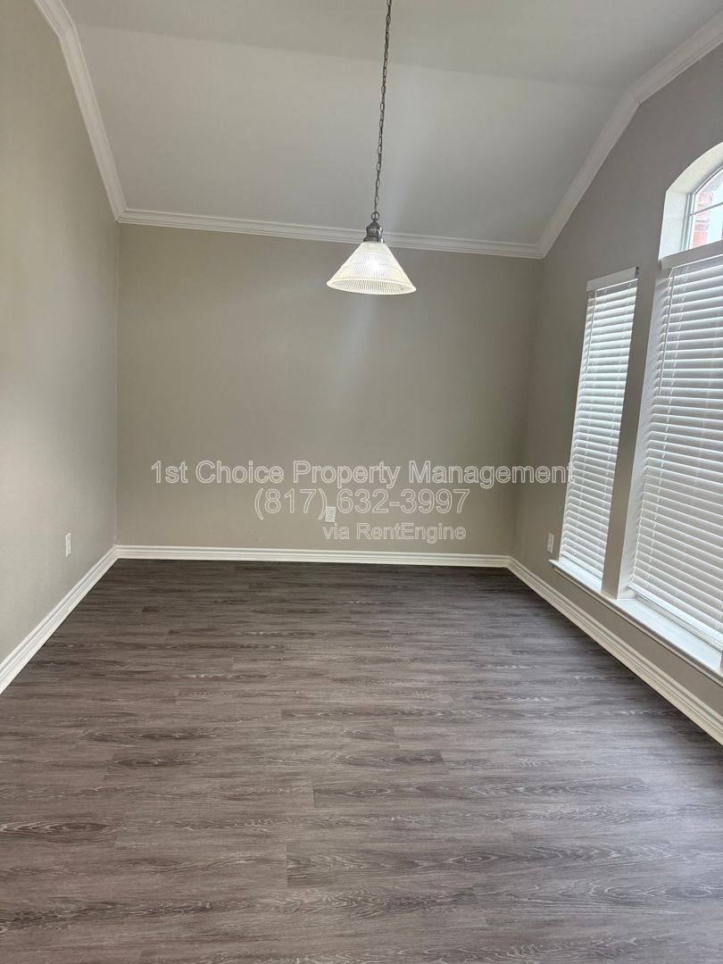 House for rent at 924 Marist Dr, Fort Worth, TX 76120