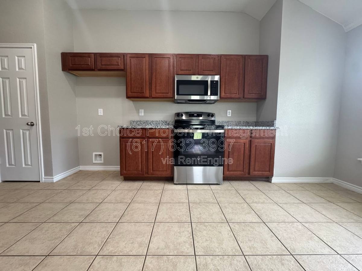 House for rent at 924 Marist Dr, Fort Worth, TX 76120