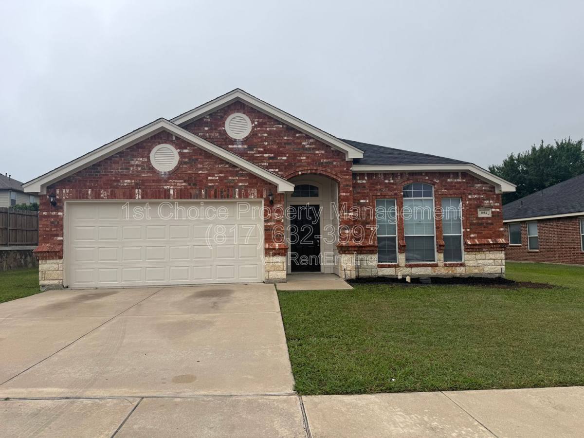 House for rent at 924 Marist Dr, Fort Worth, TX 76120