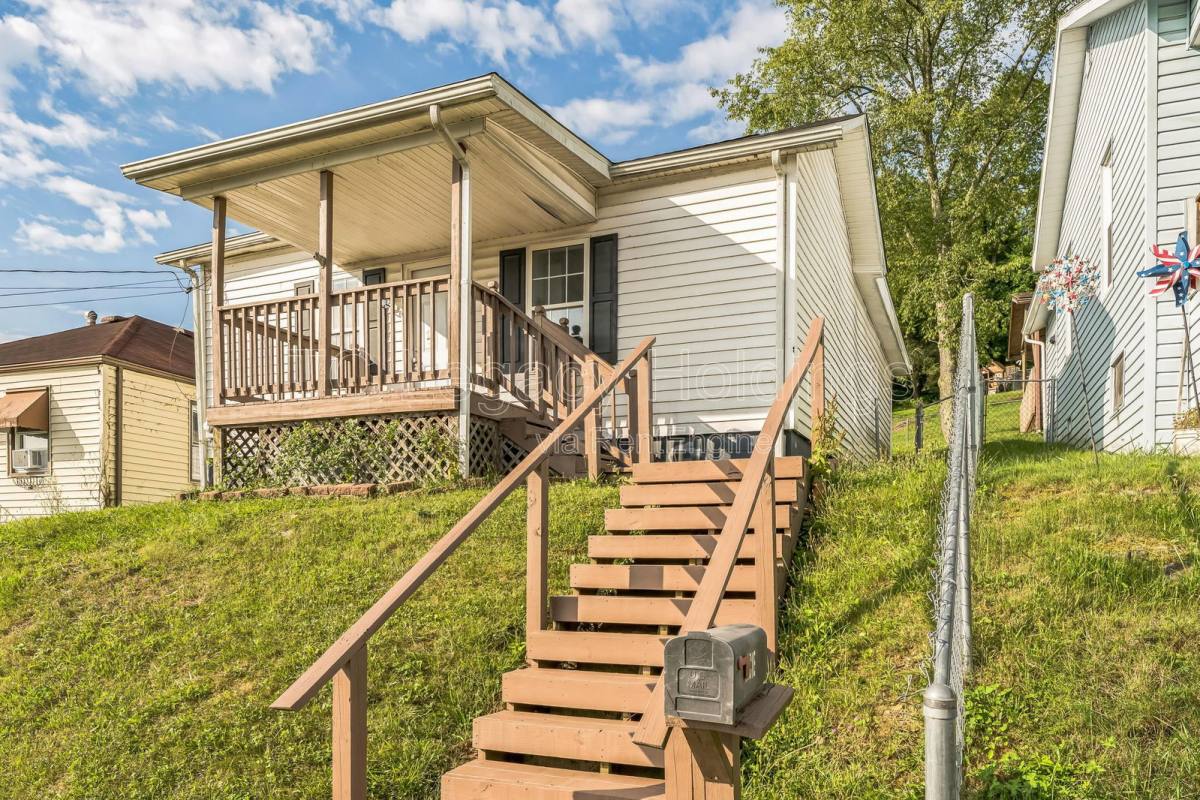 House for rent at 415 Simpson Ave, Clarksburg, WV 26301