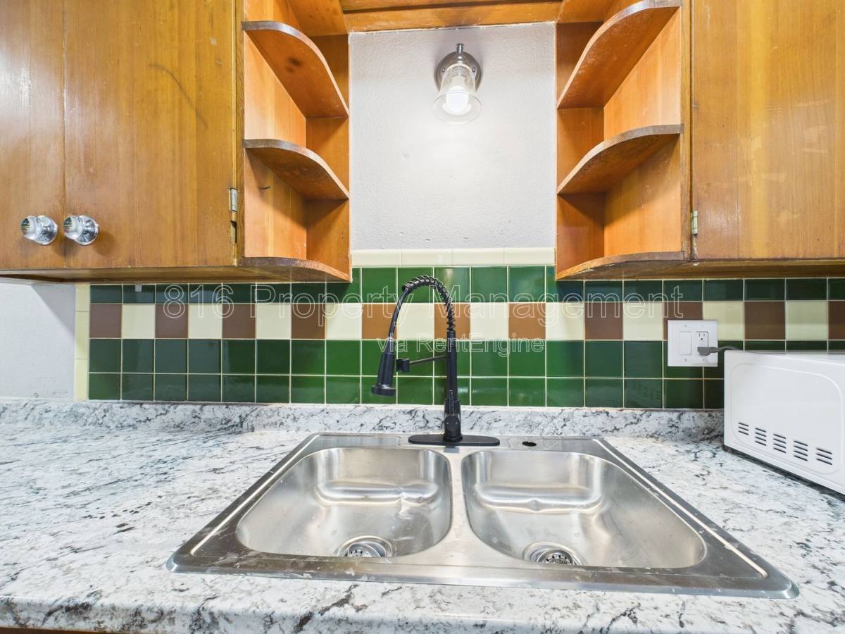 Apartment for rent at 7560 Prospect Ave #G, Kansas City, MO 64132