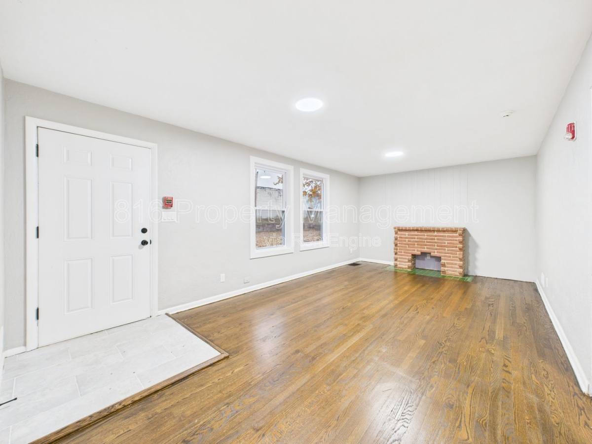 Apartment for rent at 7560 Prospect Ave #G, Kansas City, MO 64132