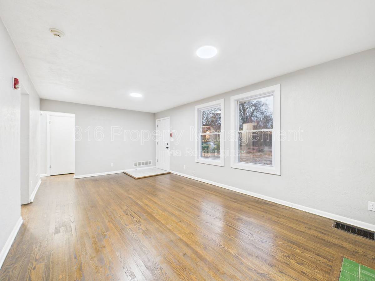 Apartment for rent at 7560 Prospect Ave #G, Kansas City, MO 64132