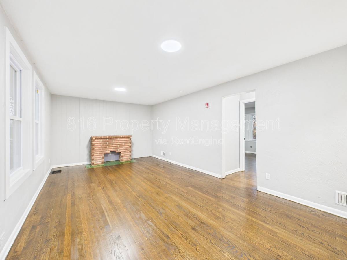 Apartment for rent at 7560 Prospect Ave #G, Kansas City, MO 64132